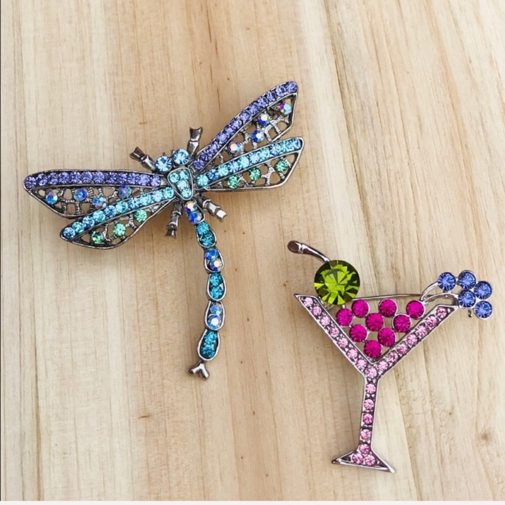 5 for $25 🎁 Fun Rhinestone Brooches Set